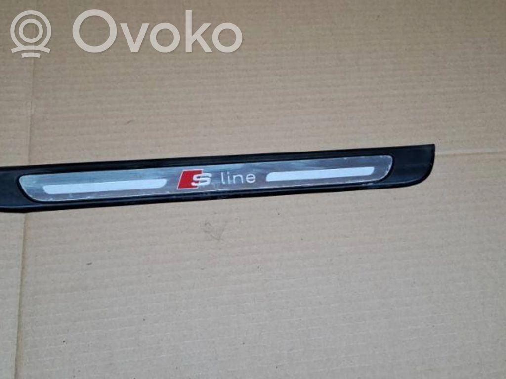 Audi A1 Etuoven kynnyksen suojalista 