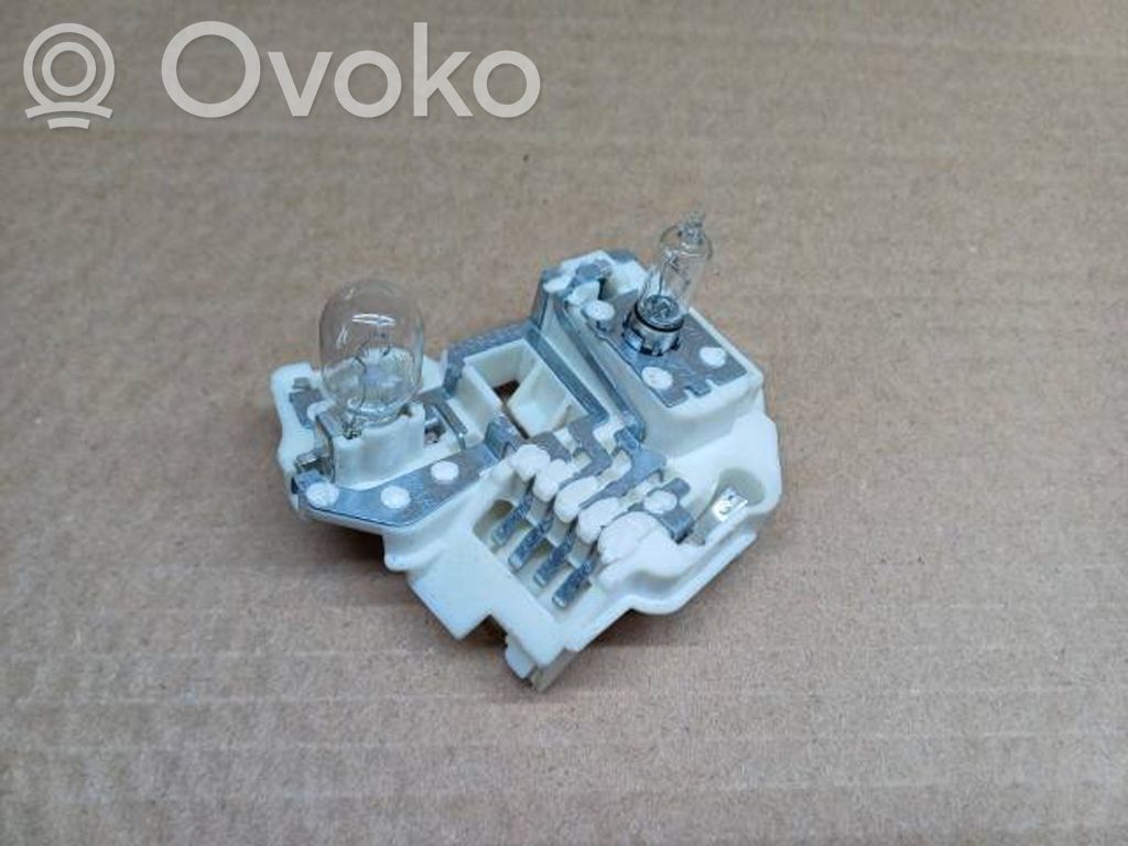 BMW 3 E90 E91 Cubierta del soporte de la lámpara de la luz trasera 