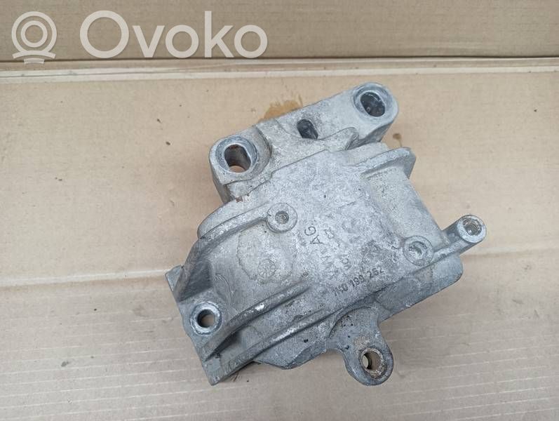 Skoda Octavia Mk2 (1Z) Engine mount bracket 