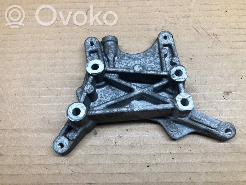 Suzuki Vitara (LY) Engine mounting bracket 
