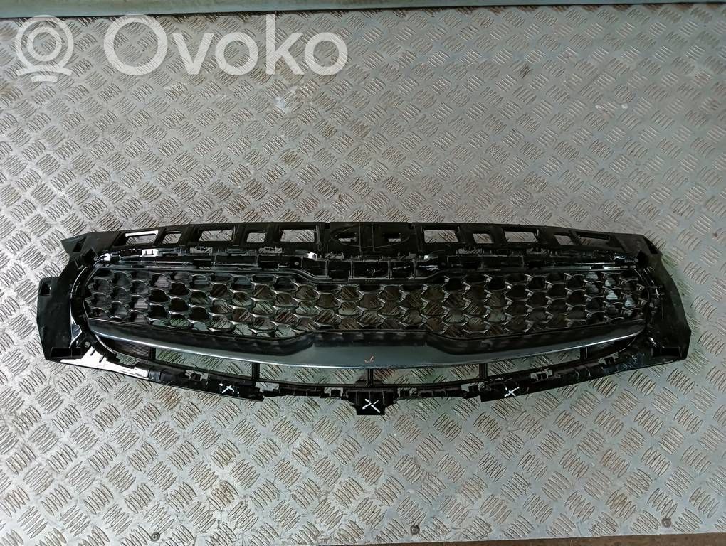 KIA Xceed Front bumper upper radiator grill 