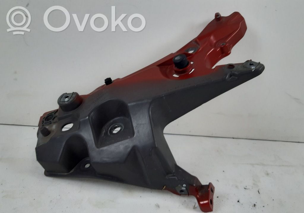Volvo V60 Lokasuojan kannake 