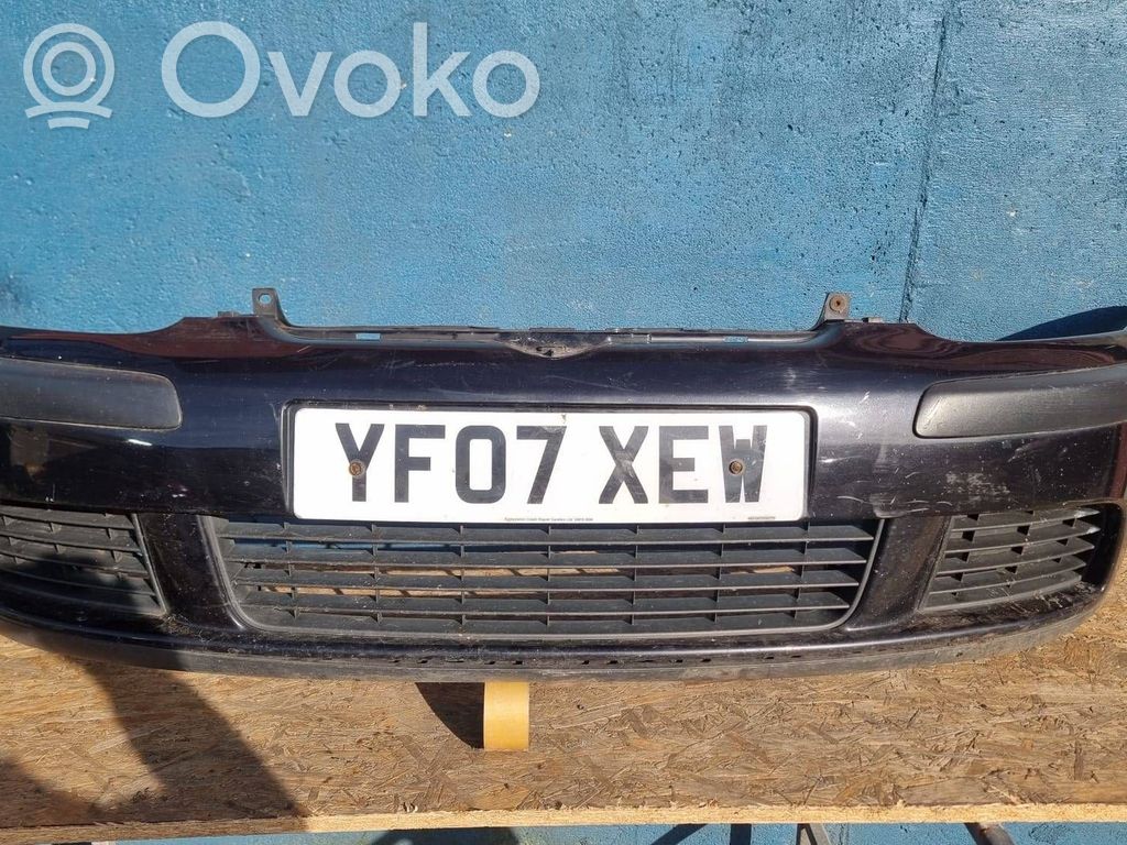 Volkswagen Golf V Parachoques delantero 
