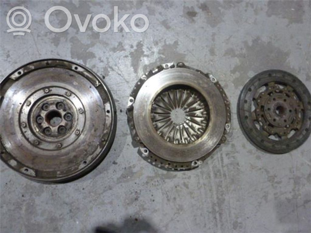 Flywheel   KITDEEMBRAGUE
