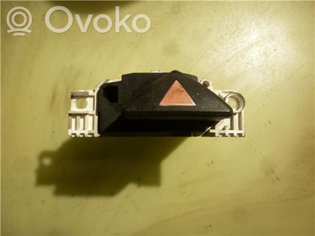 Botón interruptor de luz de peligro   98AG13A350AE