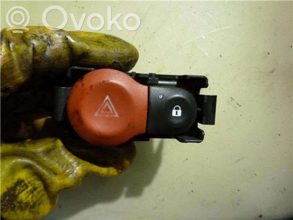Hazard light switch   8200214896A
