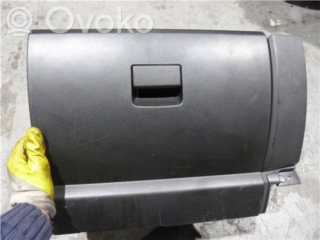 Glove box