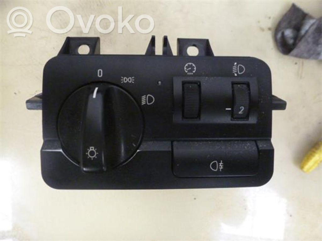 Light switch   61318383225