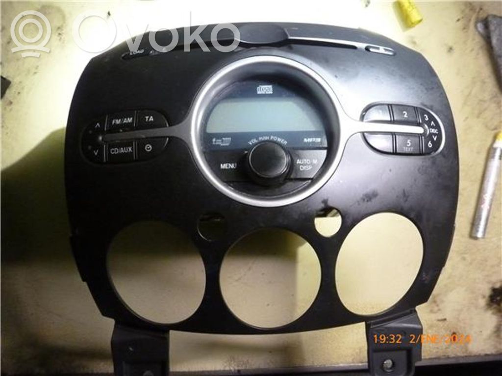 Mazda 2 Radio / CD-Player / DVD-Player / Navigation 
