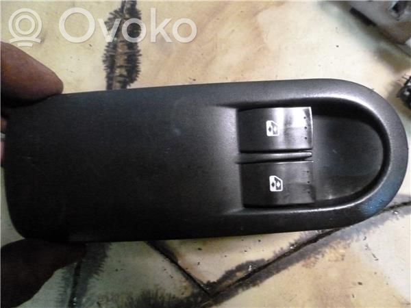 Renault Megane II Electric window control switch 