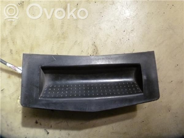 Przełącznik / Przycisk otwierania klapy tylnej / bagażnika   461068395
