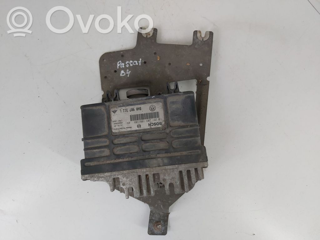 Volkswagen PASSAT B4 Engine control unit/module 