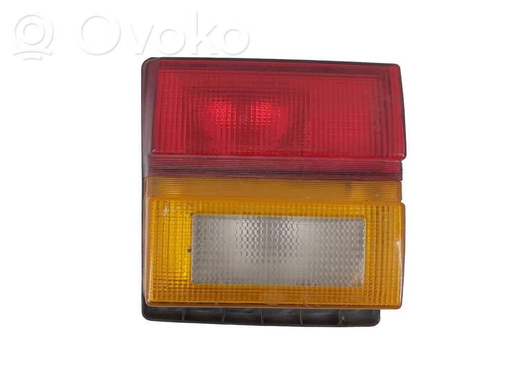 Audi 100 200 5000 C3 Aizmugurējais lukturis pārsegā 