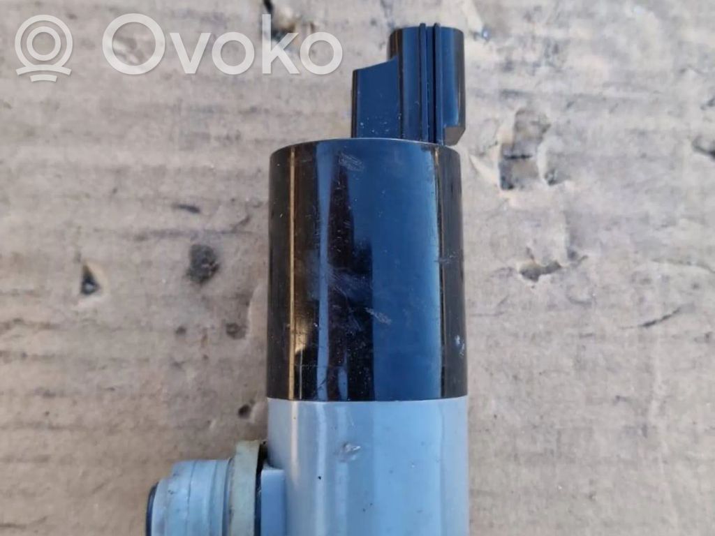 Nissan Navara D23 Windscreen/windshield washer pump 