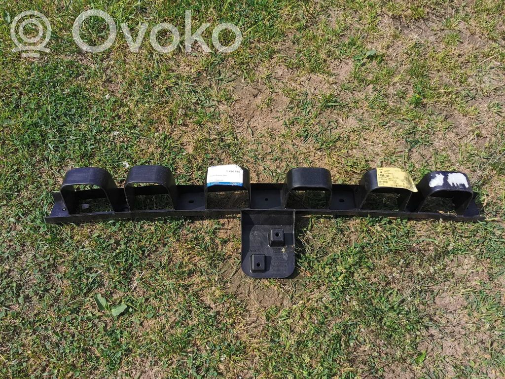 Ford Kuga I Soporte de montaje del parachoques trasero 