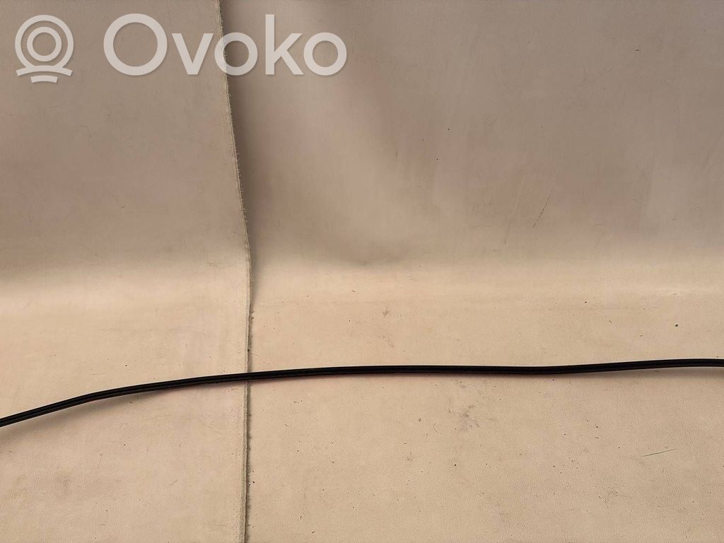 Volkswagen Golf V Priekšpusē durvju stikla apdare 