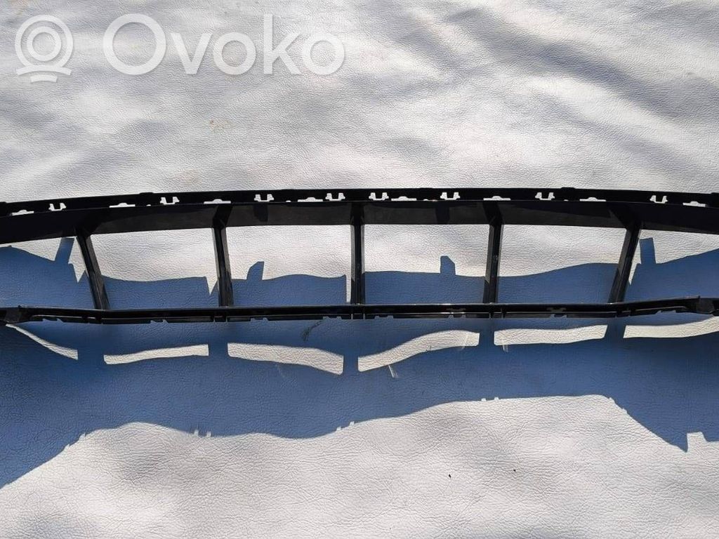 BMW 5 G60 G61 Kratka dolna zderzaka przedniego 