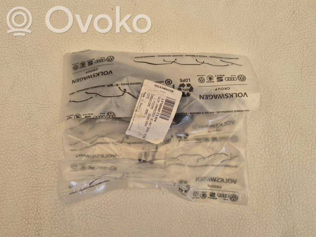 Seat Leon (1P) Uchwyt / Mocowanie zderzaka przedniego 