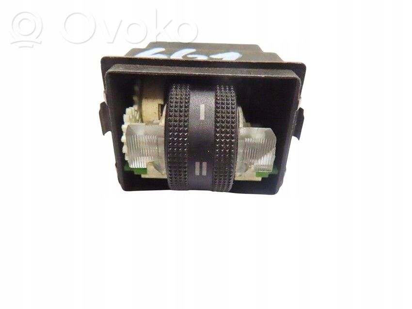 Light switch   8D2941301