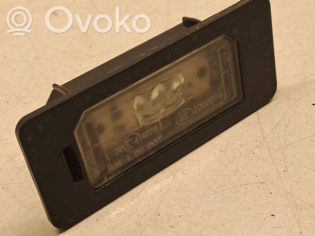 BMW X3 F25 Lampa oświetlenia tylnej tablicy rejestracyjnej 