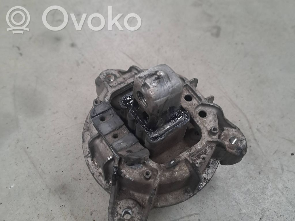 BMW 5 F10 F11 Engine mount bracket 