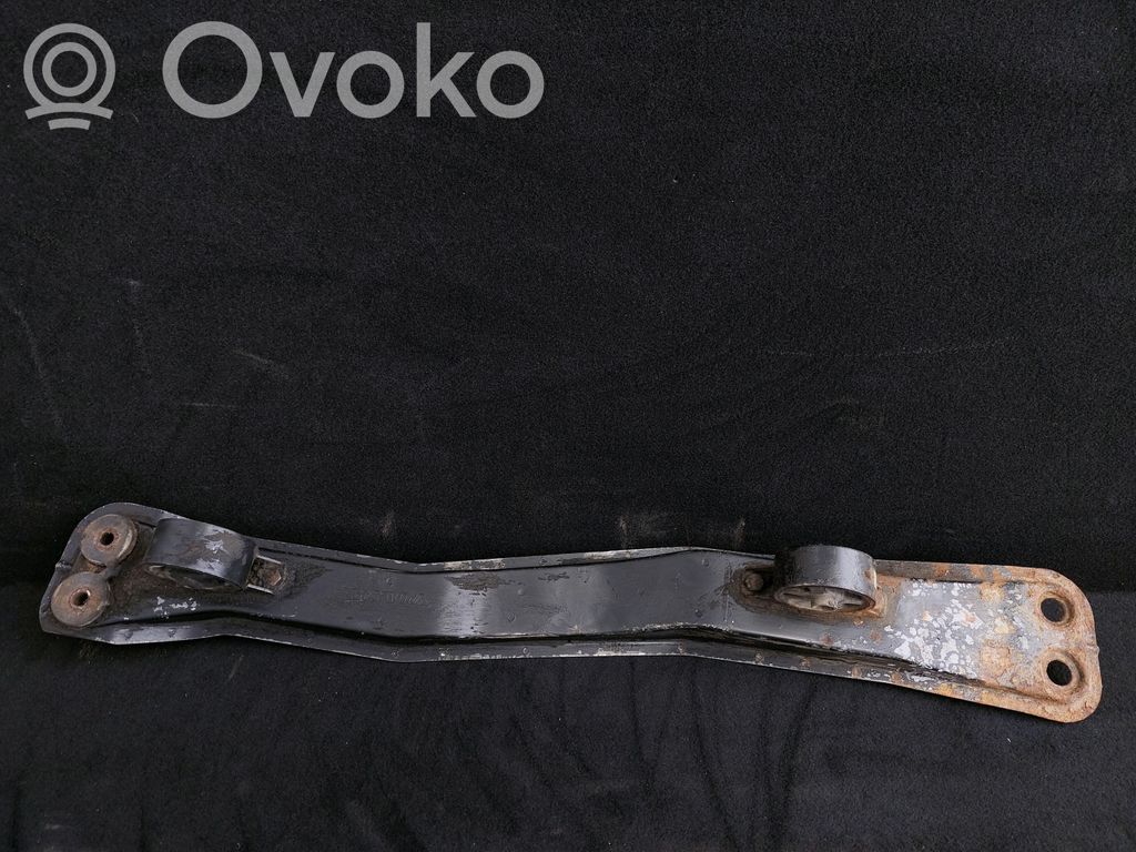 Engine mounting bracket
