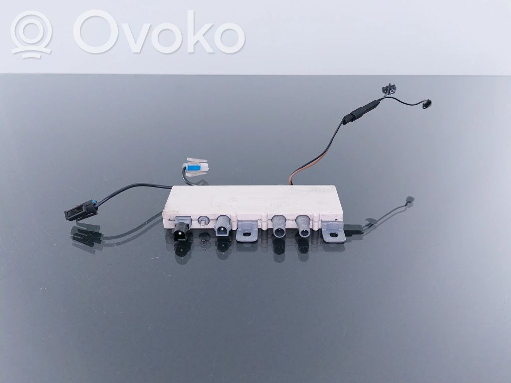 BMW 7 E38 Aerial antenna amplifier 