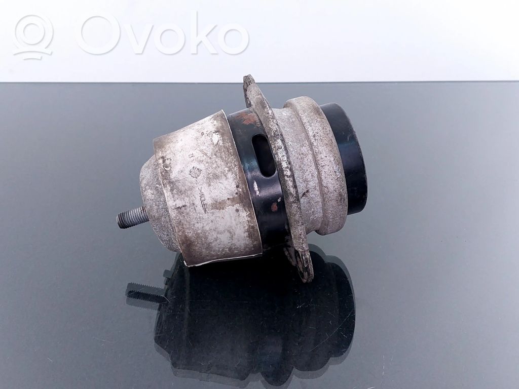 Volkswagen Touareg I Dzinēja spilvens 