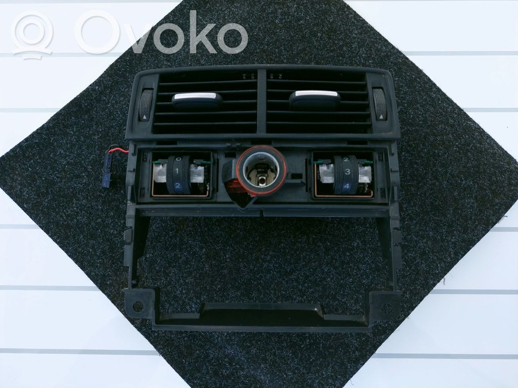 Audi A8 S8 D3 4E Oro grotelės gale 