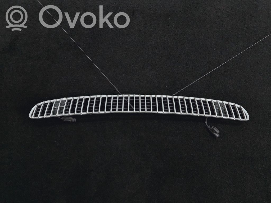 BMW 3 E46 Grotelės dangčio plokštumoje 