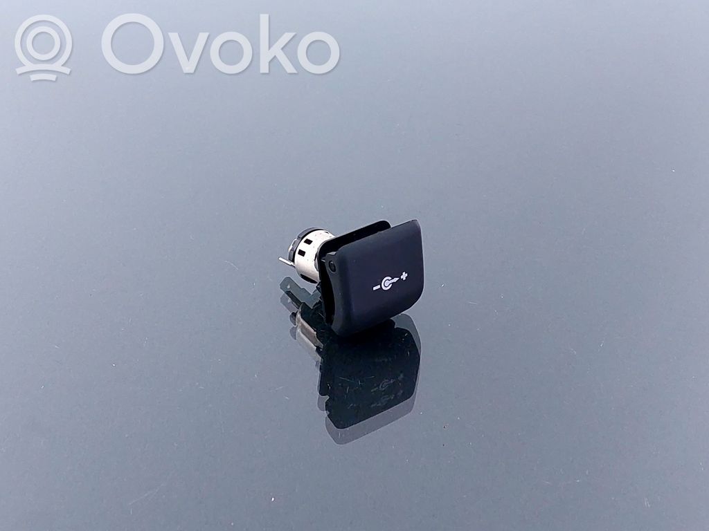 12 V ligzda (priekšā)   61346904008,61346904008