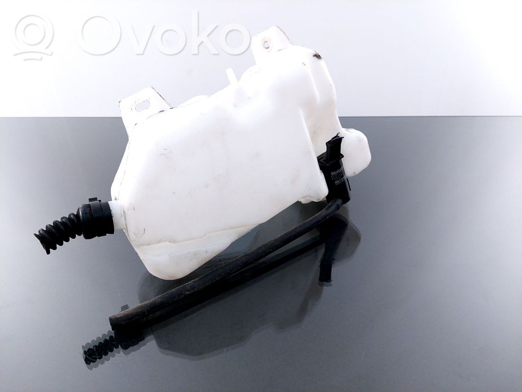 Ford Explorer Windshield washer fluid reservoir/tank 