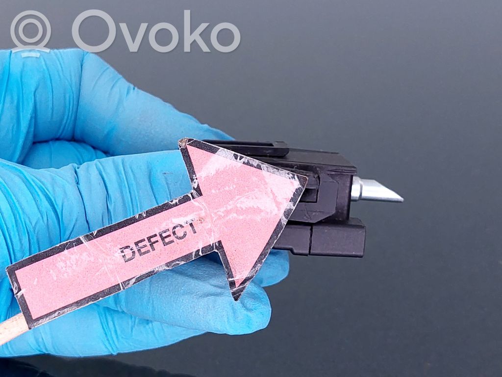 Volkswagen Touran I Steering wheel lock 