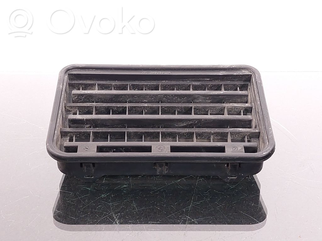 BMW X6 E71 Quarter panel pressure vent 