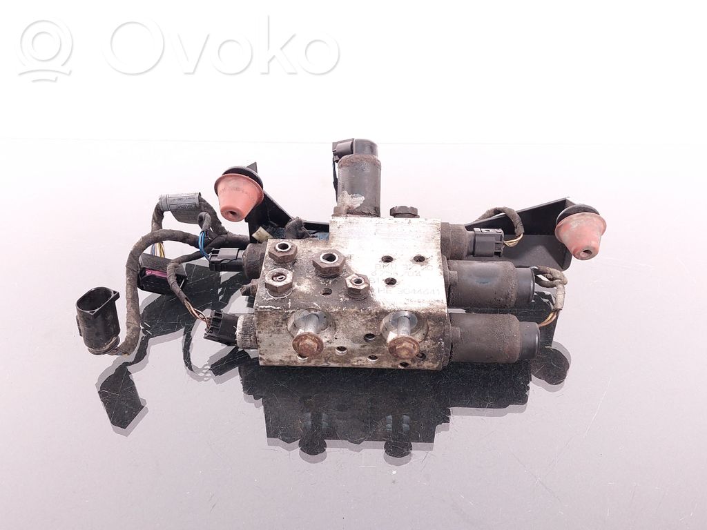 BMW 7 E65 E66 Active stabilizer control/valve assembly 