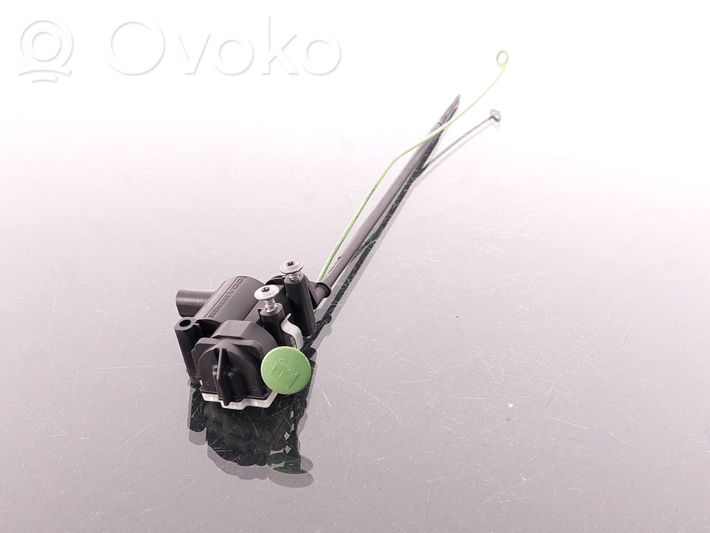 BMW X5 E70 Fuel tank cap lock 