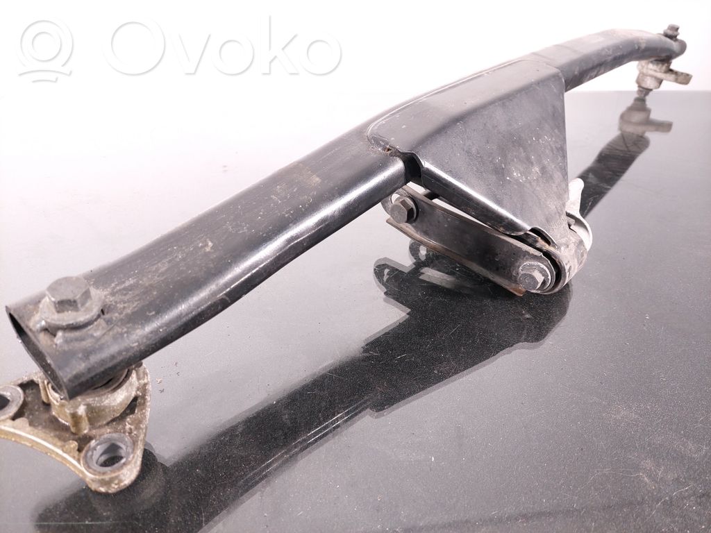 Volvo XC70 Engine mounting bracket 
