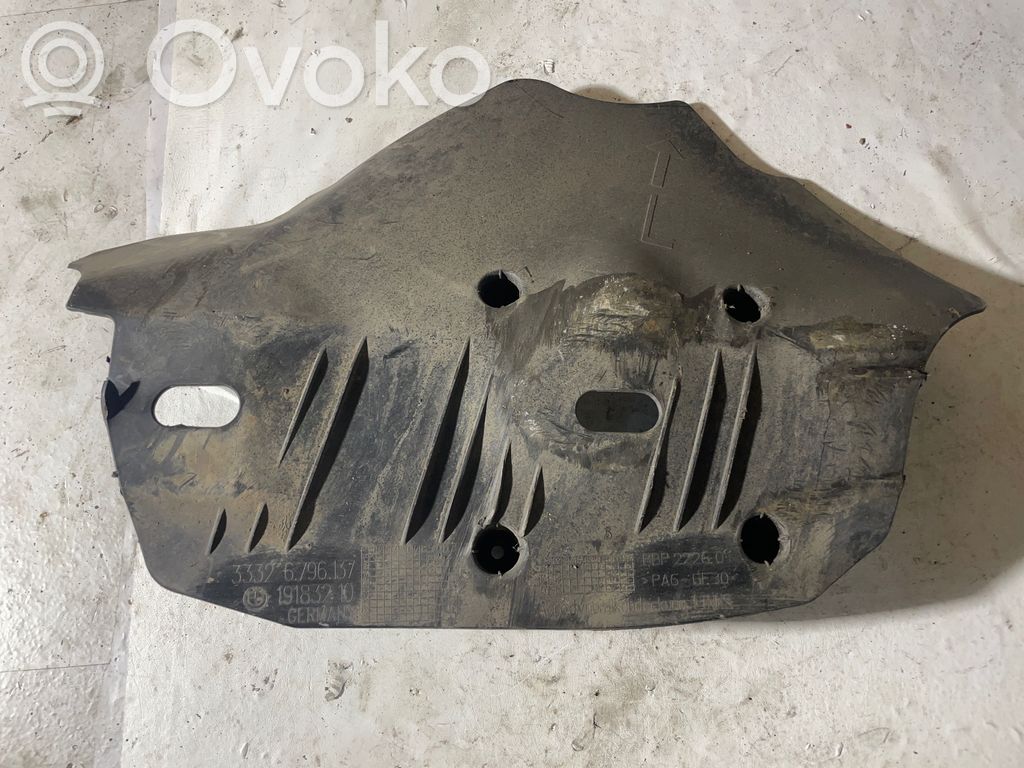 BMW 3 F30 F35 F31 Apakšas aizsargs šasijas aizmugurējā daļā 