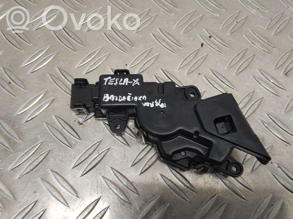 Tesla Model X Kiti valdymo blokai/ moduliai 