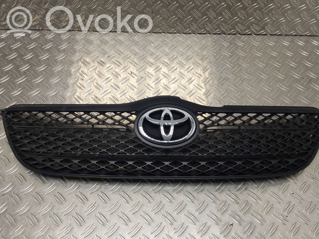 Toyota Corolla E120 E130 Etupuskurin ylempi jäähdytinsäleikkö 