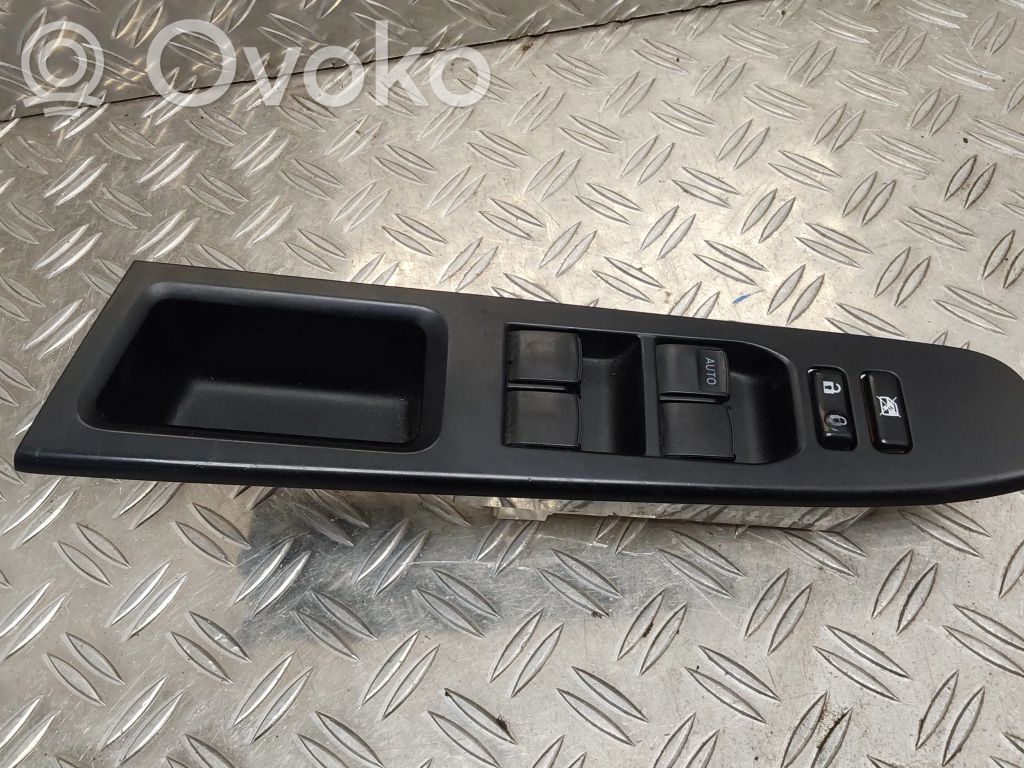 Toyota Yaris Electric window control switch 