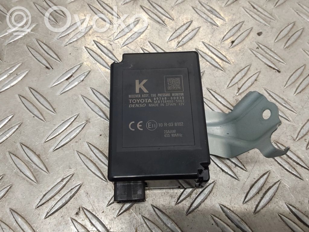Toyota Yaris Tire pressure control unit 
