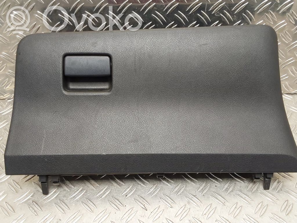 Toyota Yaris Schowek deski rozdzielczej 