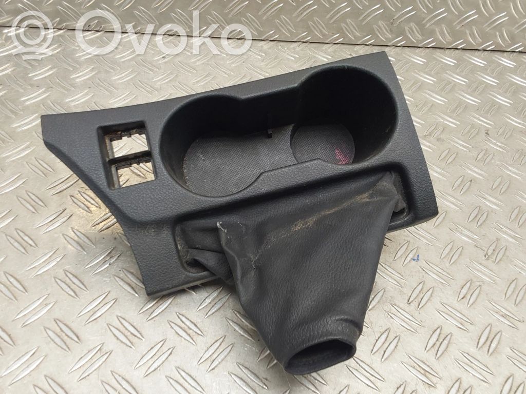 Toyota Auris E180 Przedni uchwyt na kubek tunelu środkowego 