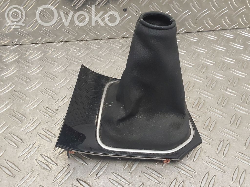 Toyota Auris E180 Perilla/embellecedor de cuero de la palanca de cambios 