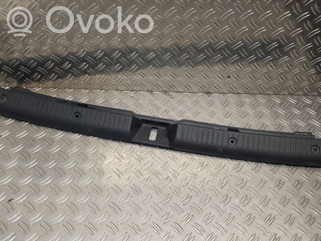Toyota Corolla E120 E130 Osłona pasa bagażnika 