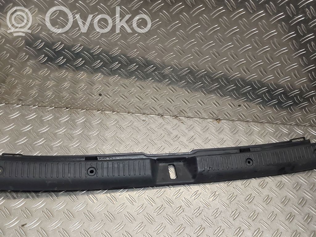 Toyota Corolla E120 E130 Osłona pasa bagażnika 