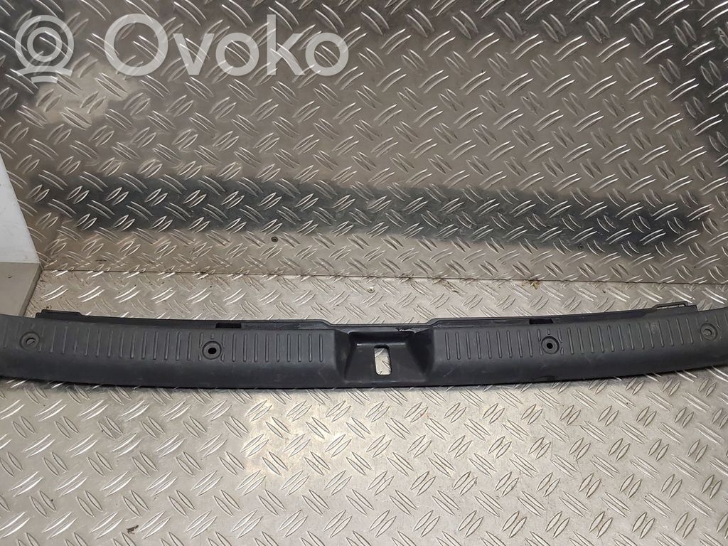 Toyota Corolla E120 E130 Osłona pasa bagażnika 