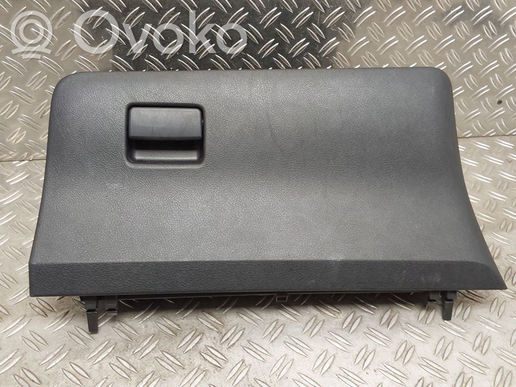 Toyota Yaris Schowek deski rozdzielczej 