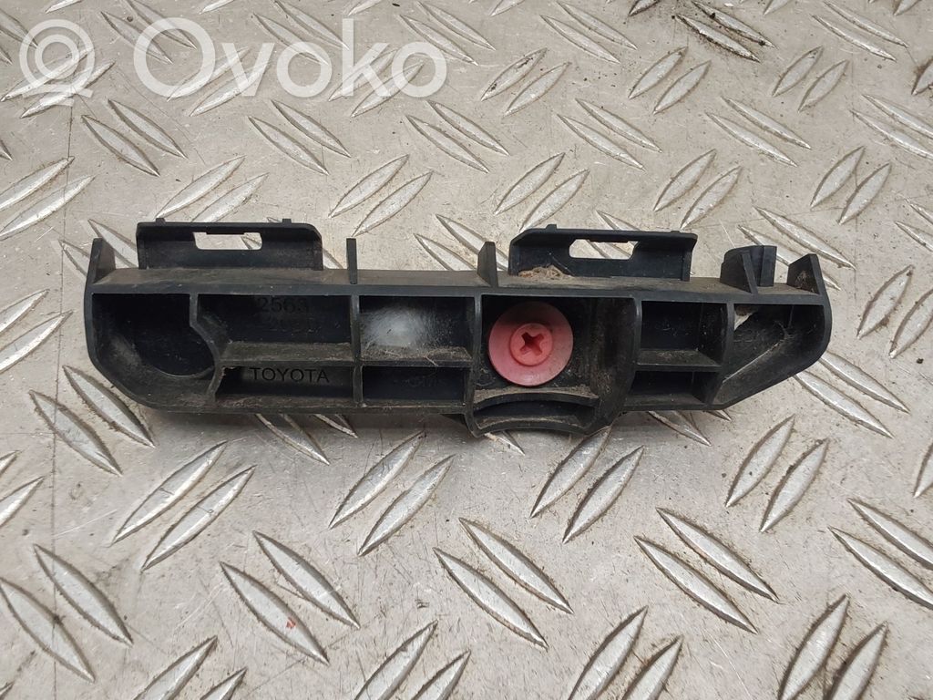 Toyota RAV 4 (XA40) Uchwyt / Mocowanie zderzaka tylnego 